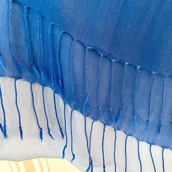 JONES NEW YORK Blue Scarf Shawl Wrap Blue Dip-Dye Ombré with Fringe - EUC - Picture 9 of 9